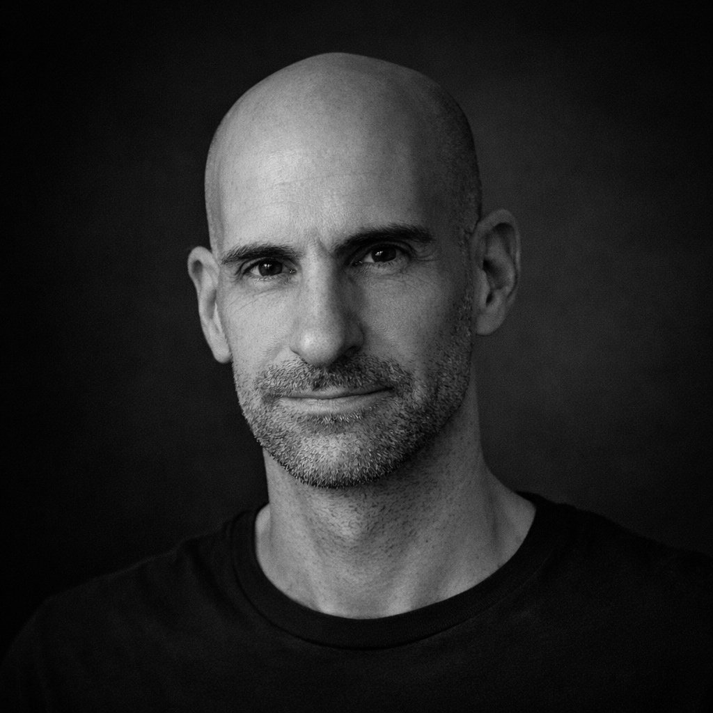 Javier Vicente, author.